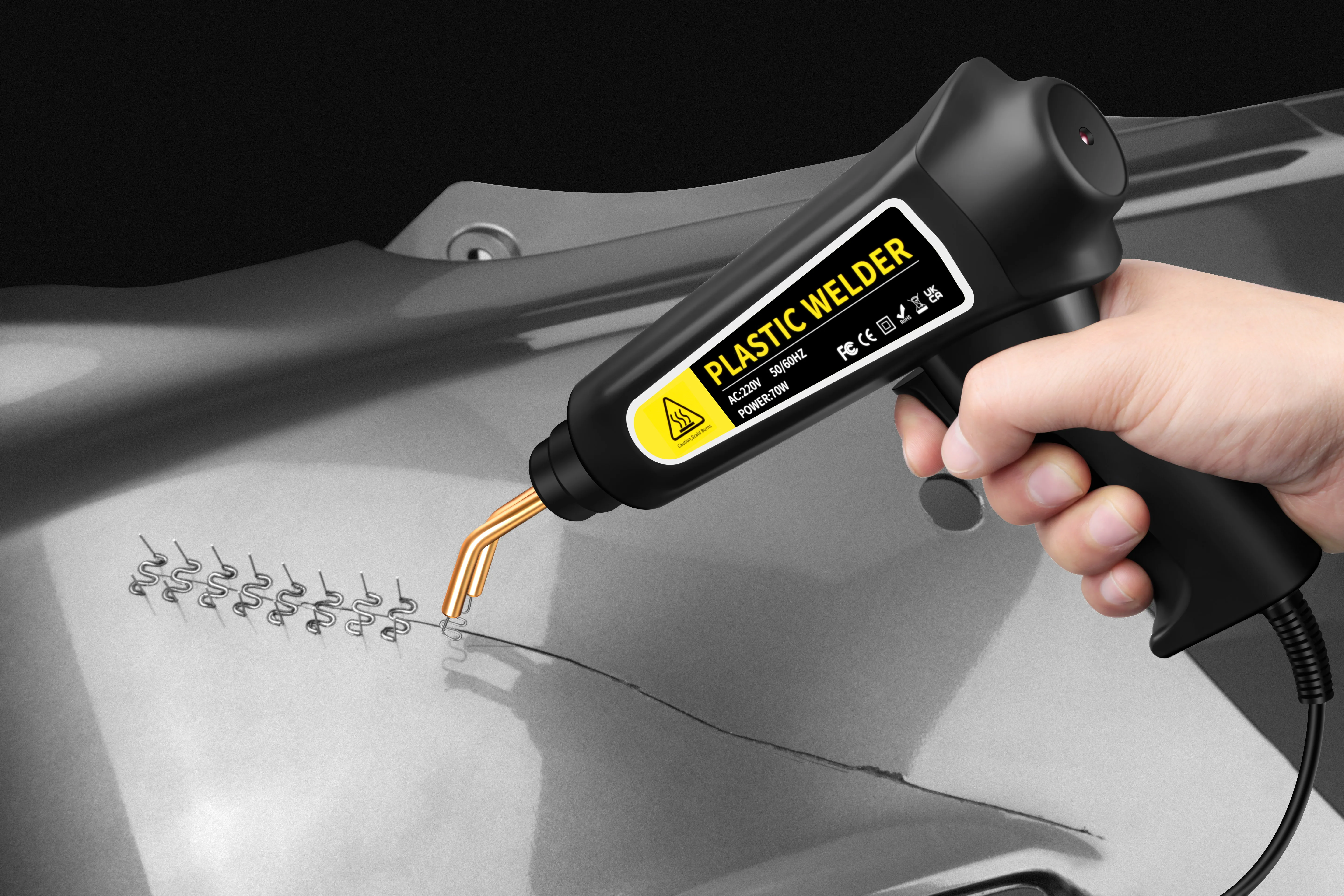 Заваръчен пистолет в ръка