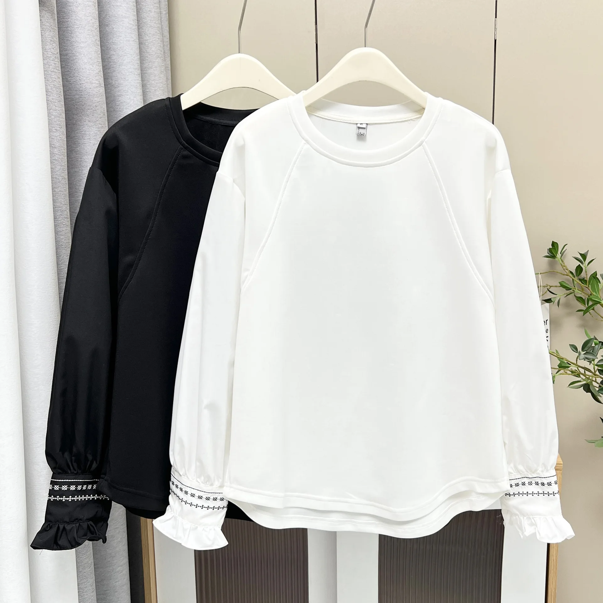 Fashion Plus Size Women's T-Shirt Autumn New Lace Embroidered Cuffs Long Sleeve Tops 2582