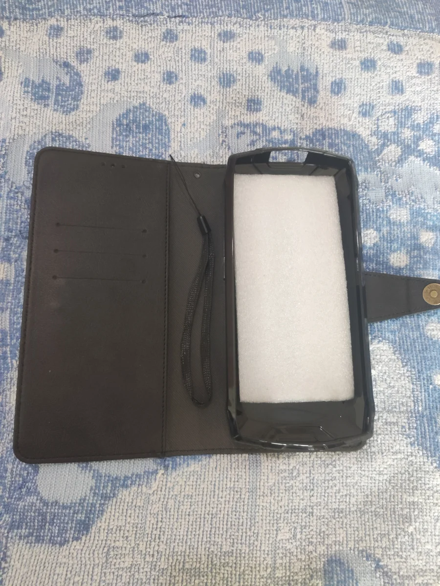 Leather Retro Metal Buckle Phone Case - Elegant Cover with Classic Design
