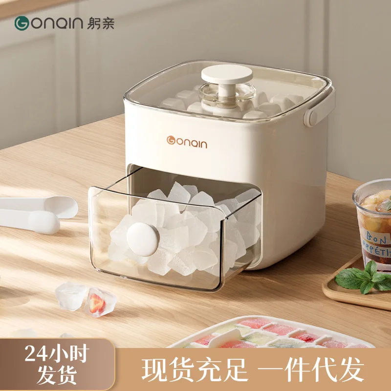 Handheld ice cube mold with silicone for easy demolding of ice cubes when pressed