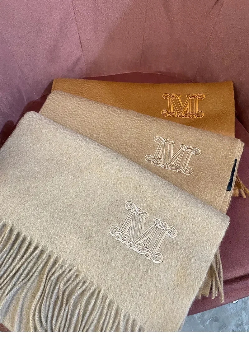

Fashion Classic Trendy Luxury Designer Autumn/ Winter Cashmere Shawl Letter Embroidery Tassels Scarf Woman M3