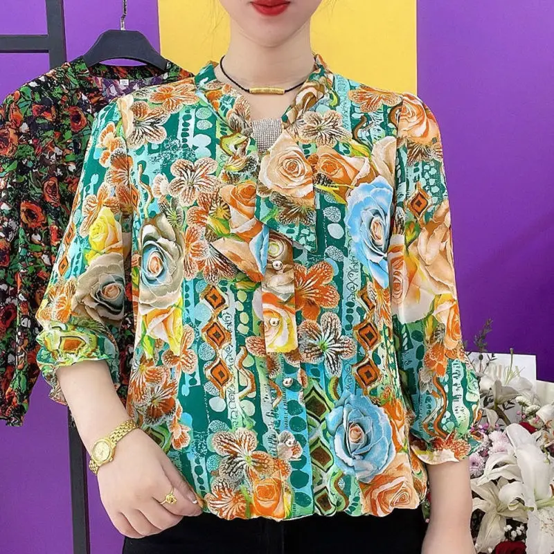 Blusa holgada de gasa con estampado de diamantes para mujer, cuello de bufanda elegante con botones, tres cuartos, 2024