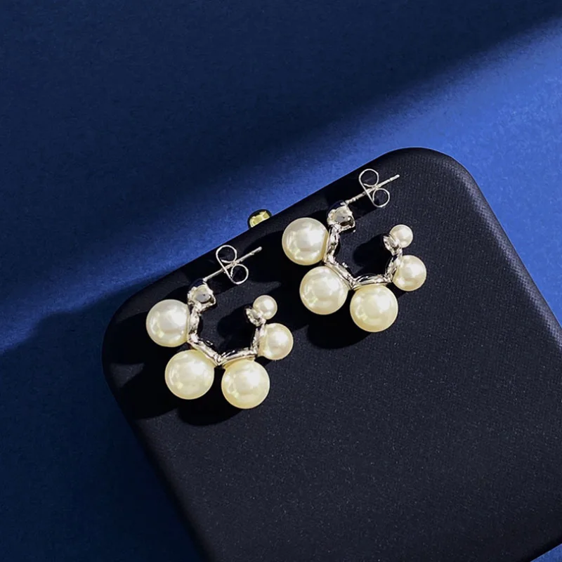 Donia Jewelry Fashion New C-Shaped Titanium Steel Silver Needle Luxury Palace Pearl Earrings.