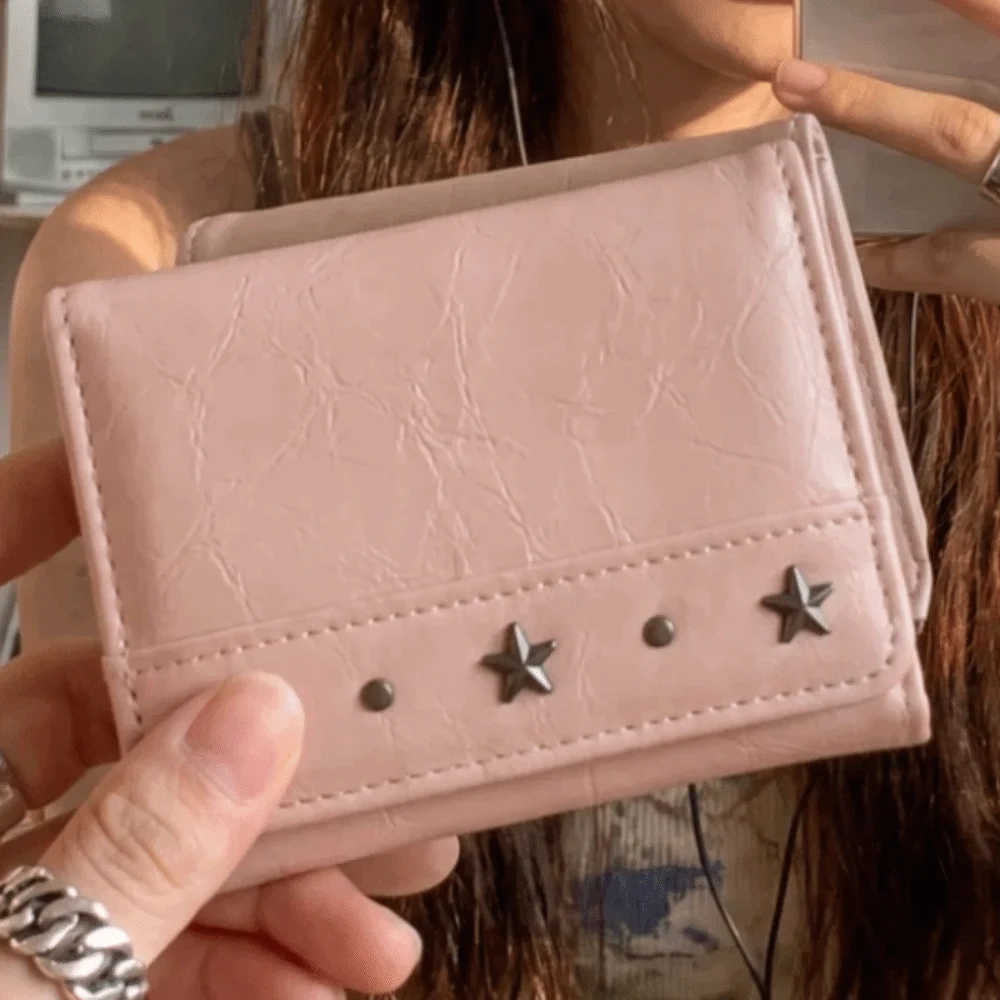 Portafoglio Trifold in PU Stile Vintage con Borchie a Stella, Ultra Sottile, Compatto, con Tasca Portamonete, Scomparti Multipli, Grande Capacità, per Viaggi - immagine 3