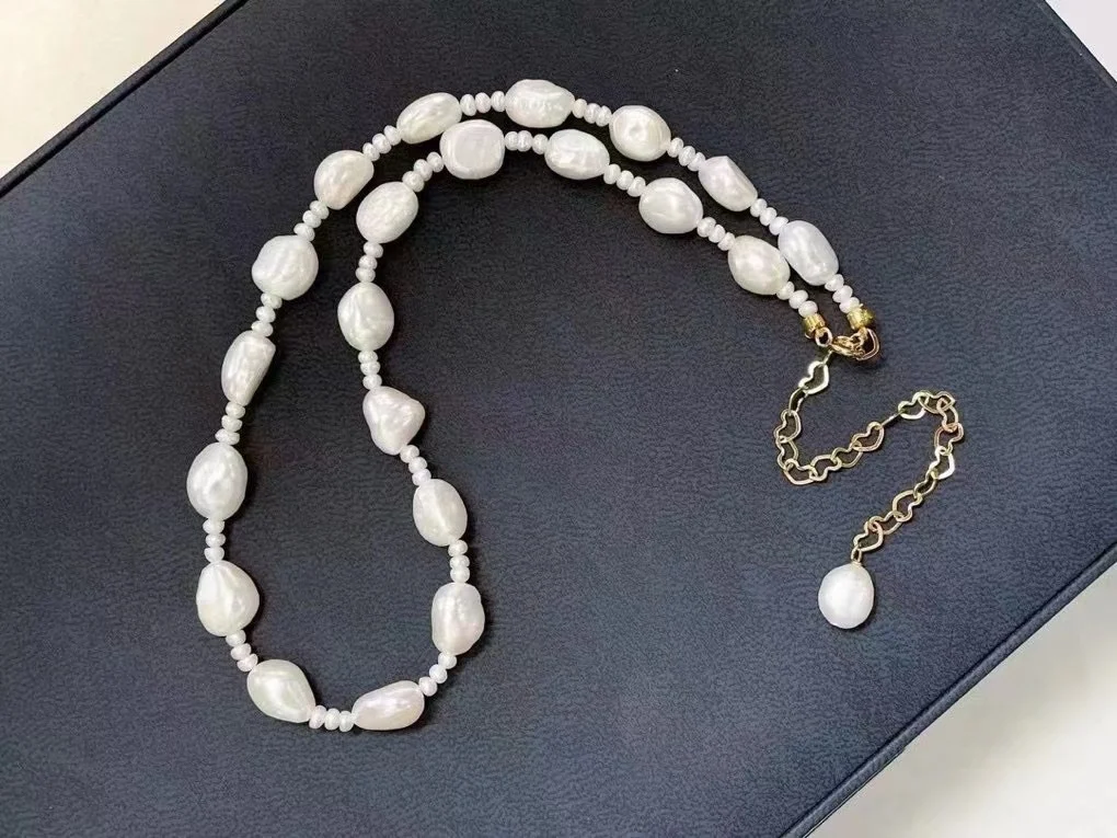 

Natural Freshwater Nuclear Free Wild Bead Necklace with Multiple Beads Wearing Shirts for Super Looks VBB76