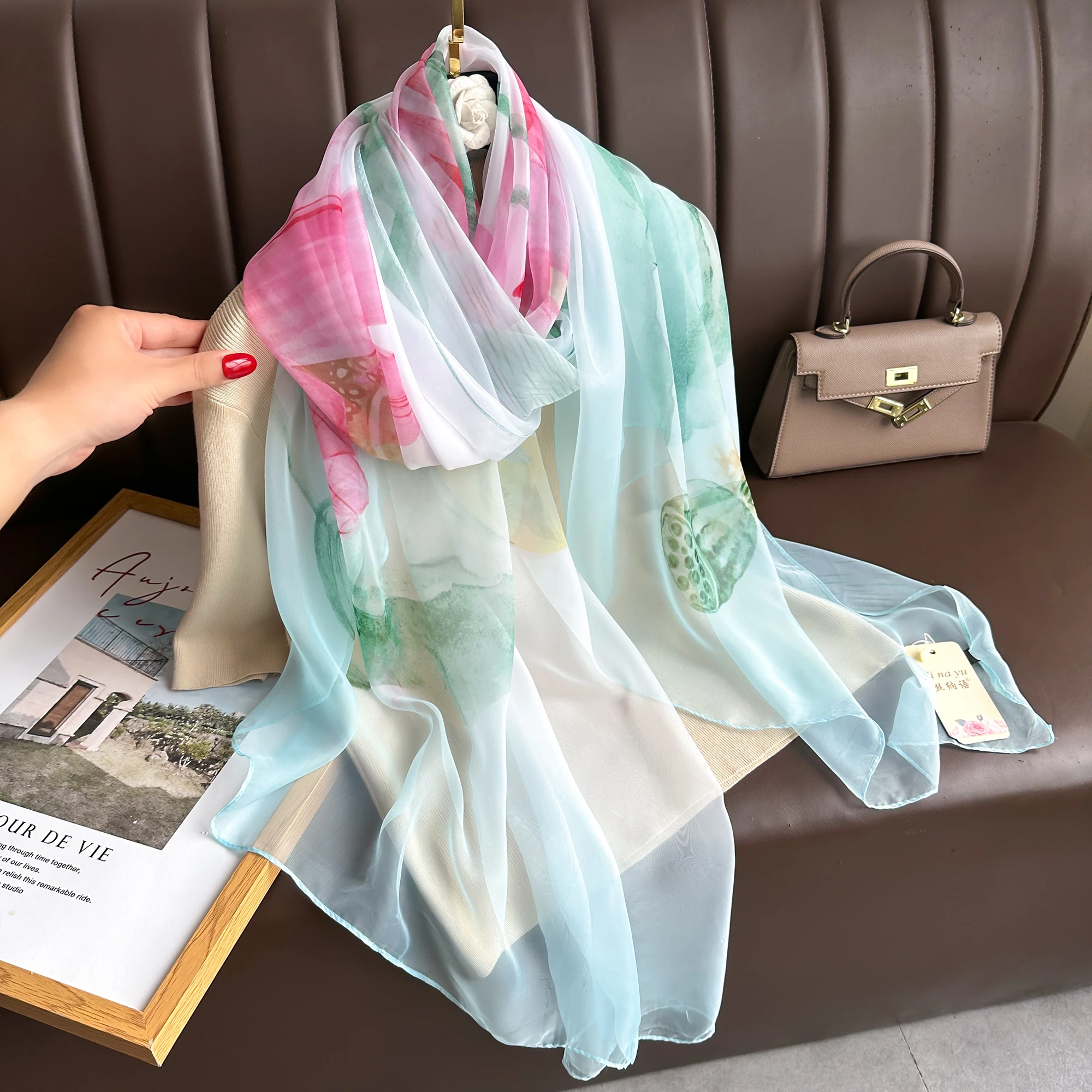 2025 Four Seasons Fashion Dustproof Big Bandanna Popular Yourou Silk Shawls Scarves NEW Luxury Print Sunscreen Beach Towel