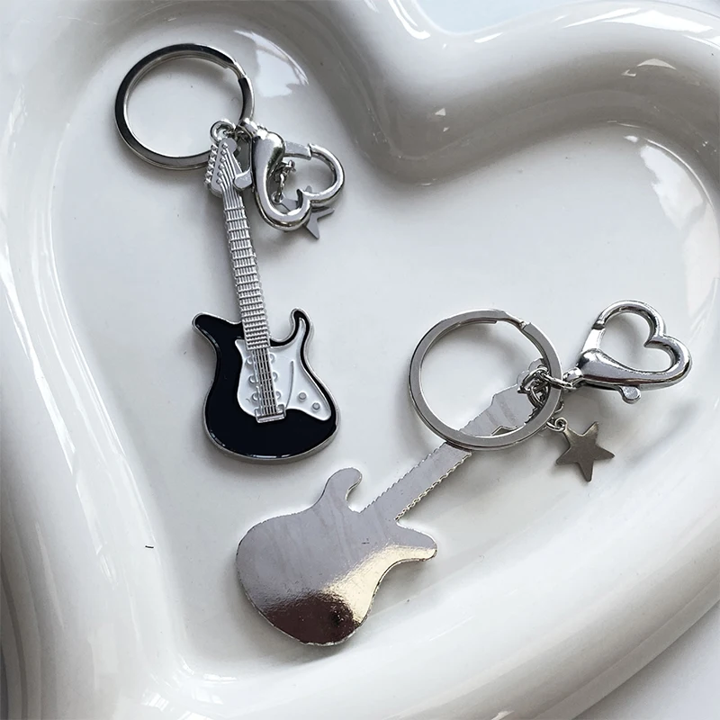Y2k Schwarz Und Weiß Gitarre Liebe Herz Stern Schlüsselanhänger Für Frauen Süße Kühle Trend Mode Anhänger Vintage Ästhetischen Zubehör Gi – Detail 2