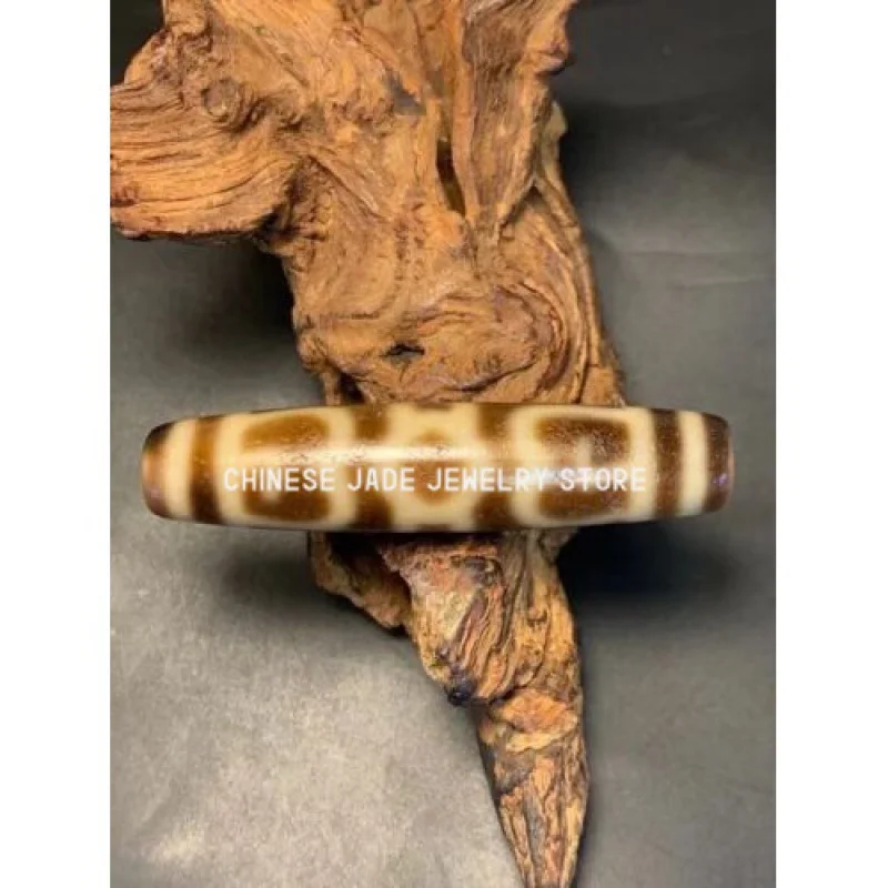 

Antique Magic Power Old Tibetan Agate *Lianshifamao* Amulet Dzi Bead A1117