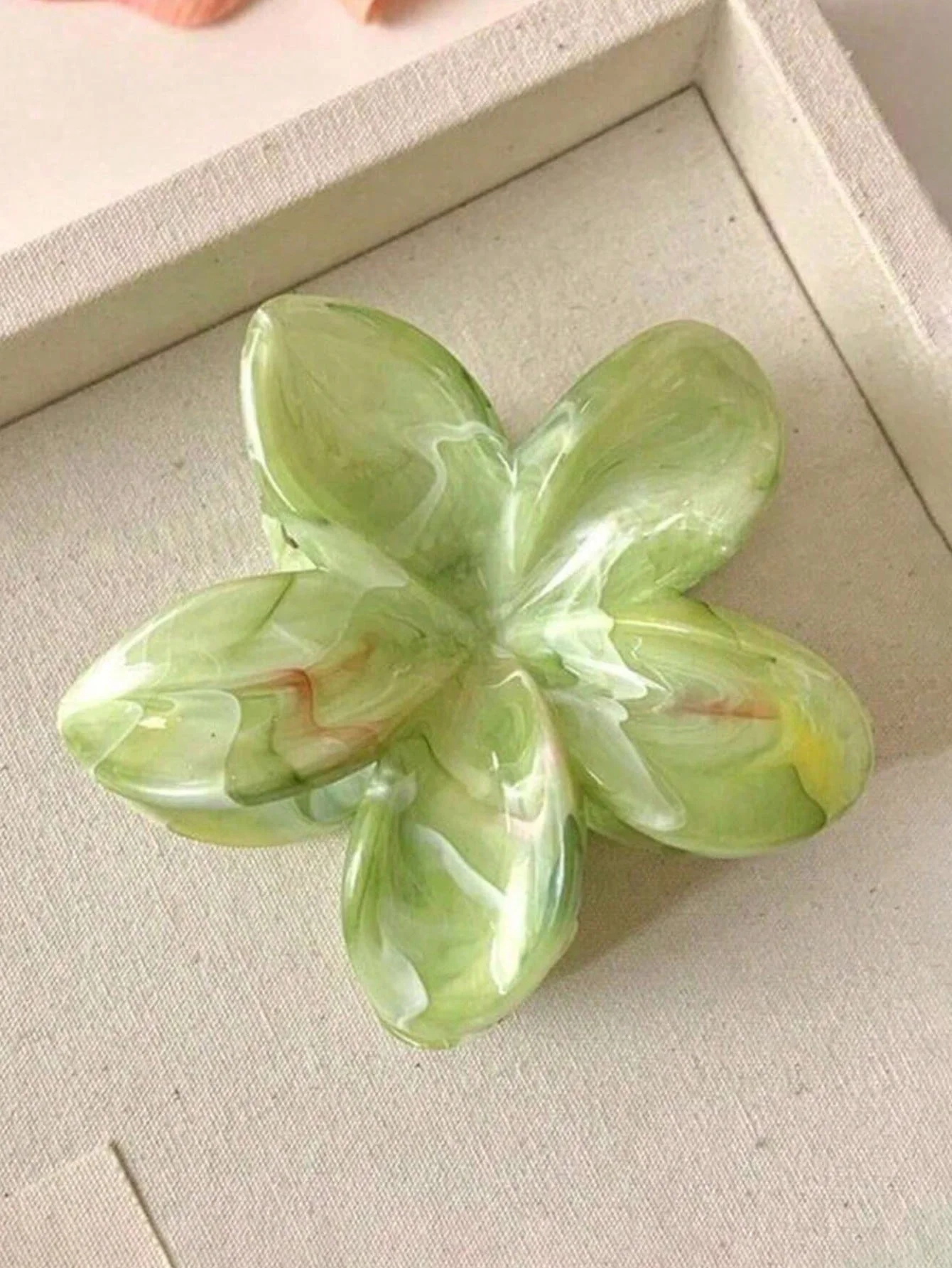 1/6 قطعة 1.57in لون عشوائي متدرج على شكل زهرة البيض مشبك شعر زهرة بوهينيا مشبك شعر نسائي عالي الجودة مشبك سمك القرش الخلفي للرأس