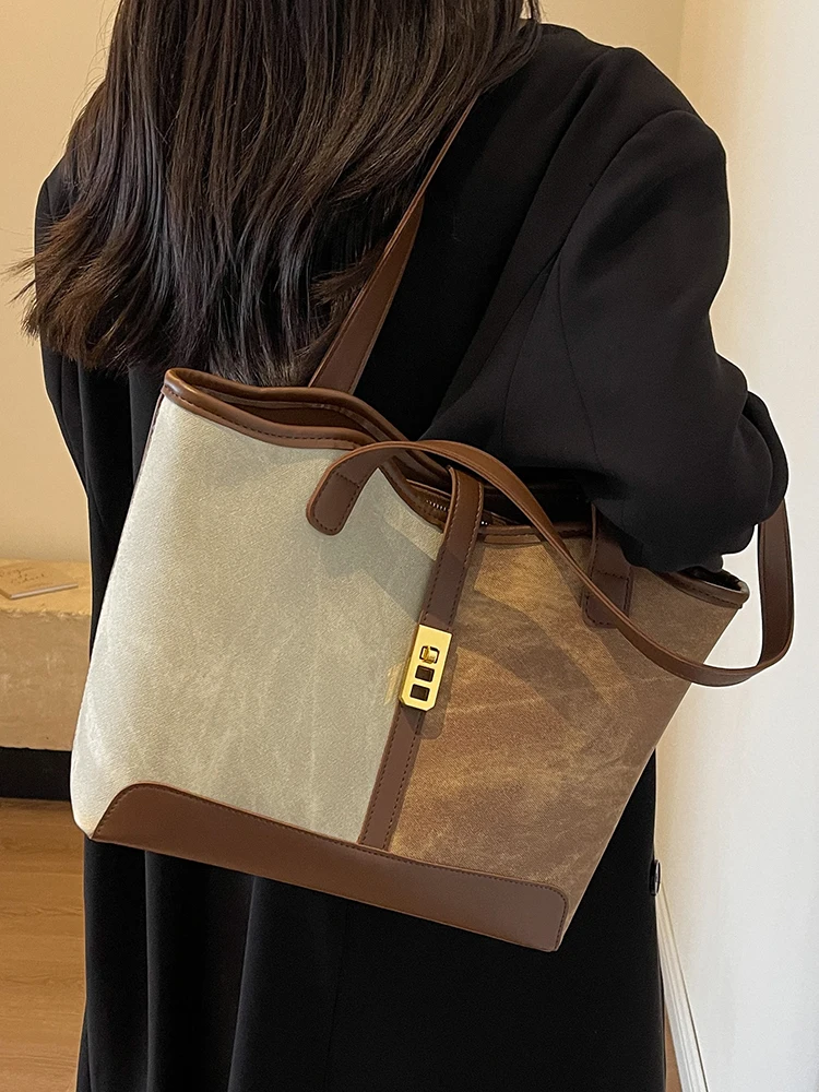 

Large capacity female 2023 new autumn and winter all fashion hand bill shoulder texture commute tote bag