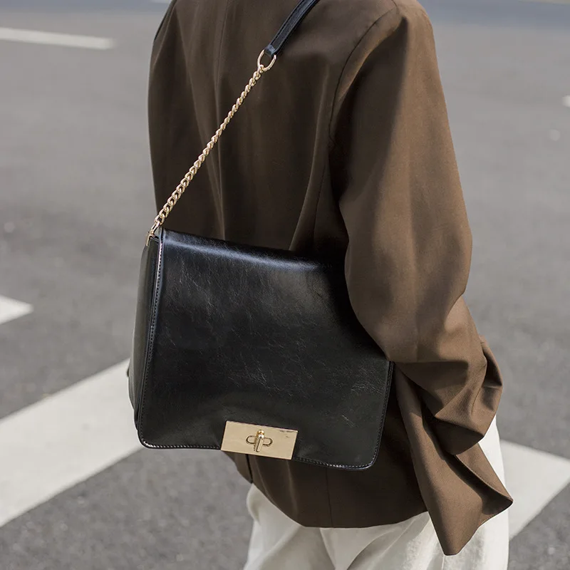 

2023 Women New Fashion Personality Vintage Soft Large Capacity Underarm Bag Shoulder Bag Crossbody Bag Chain Bag Office Daily