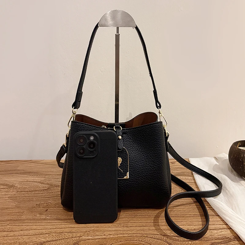 Women PU Leather Solid Color Shoulder Bag Large Capacity Shoulder Bag One Shoulder Bucket Bag for Travel Shopping Work Daily Use