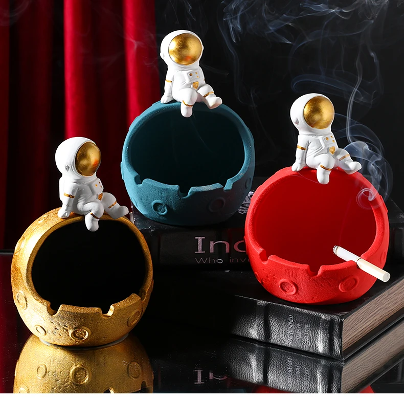 

Creative Planet Astronaut Ashtray Personality Living Room Decoration Large Capacity Windproof Resin Ashtray Gift for Boyfriend