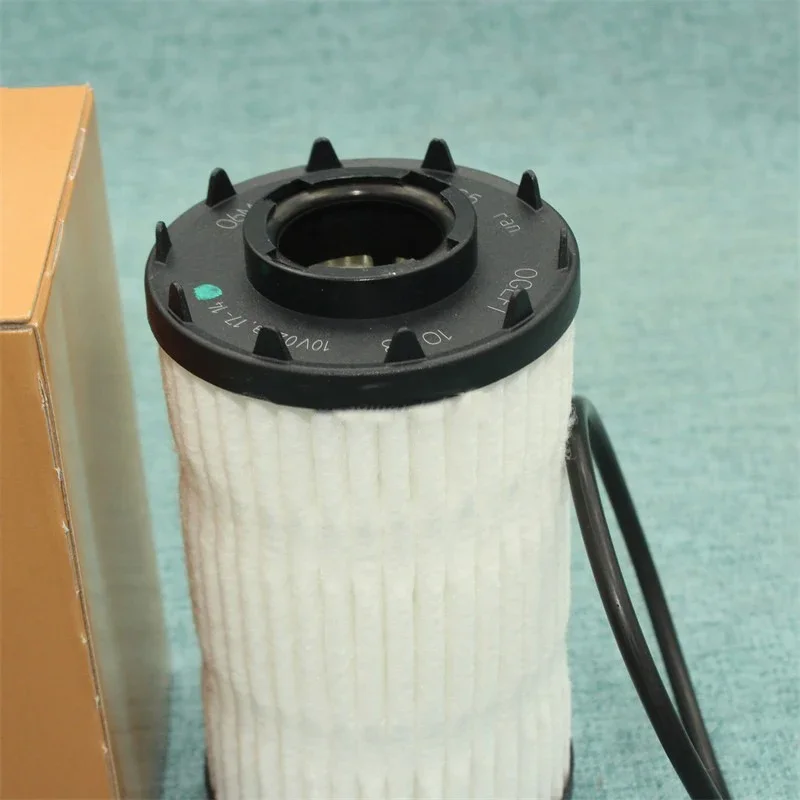 Oil Filter for AUDI A4 A5 A6 A7 A8 Q5 Q7 Q8 VW TOUAREG 06M115561H 9A719840500 06M198405F