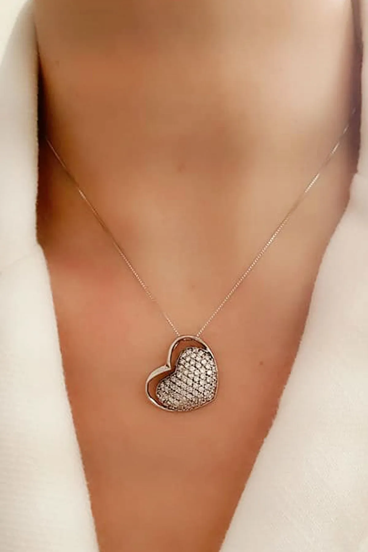 Kalung Hati Perak Desain Batu Zirkon 