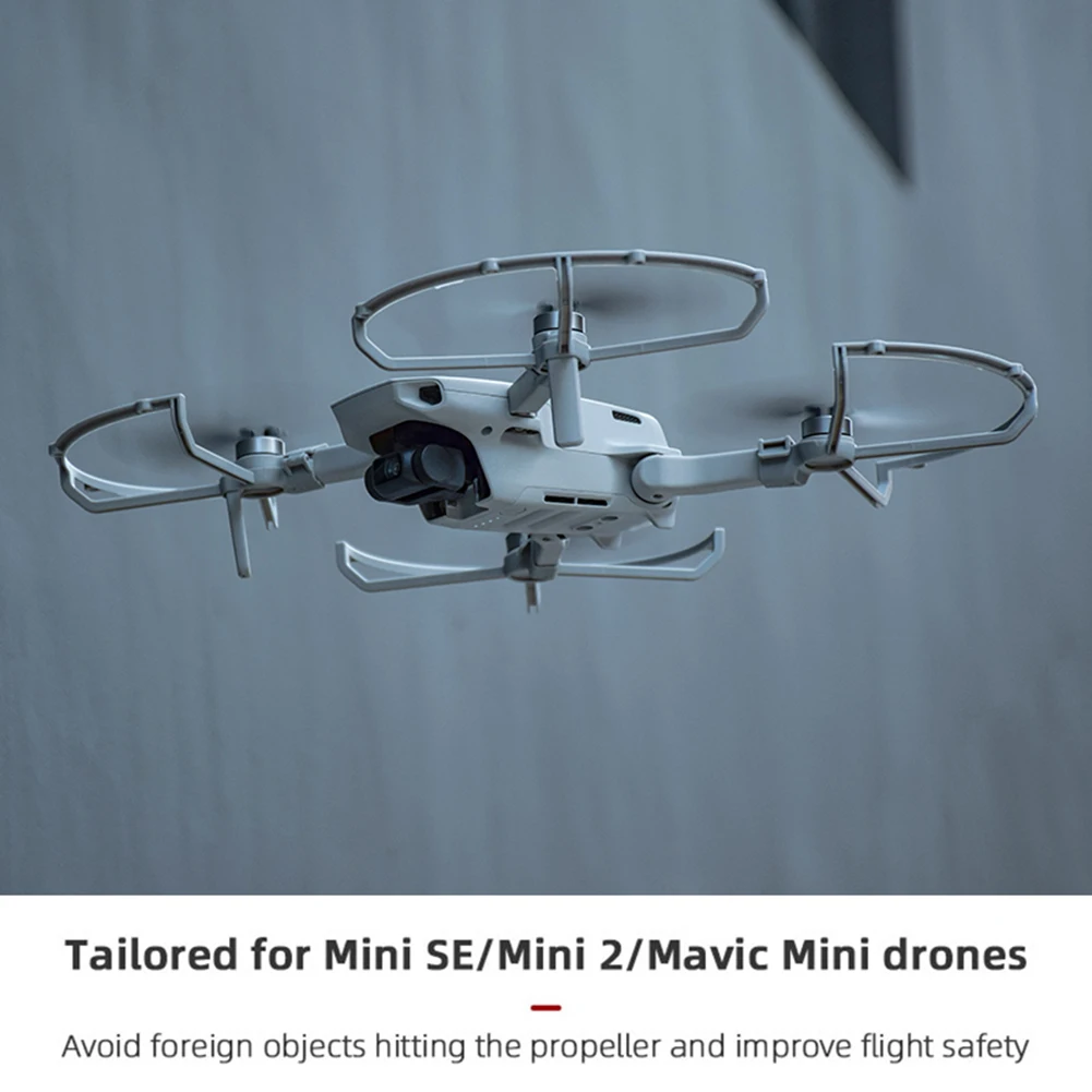 Protections d'hélice pour Mavic Mini en action, avec le drone en vol stationnaire, assurant une sécurité optimale.