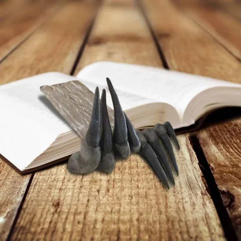 1pcs Creative Hand of The Devil Halloween Horror Movie Bookmark Resin Crafts Desktop Decoration Office School Supplies Gift