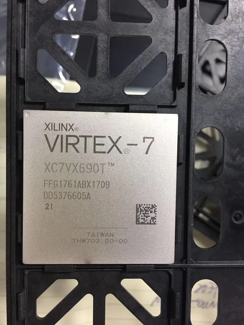 

XC7VX690T-1FFG1761C XC7VX690T-1FFG1761I XILINX FPGA CPLD XC7VX690T-2FFG1761C