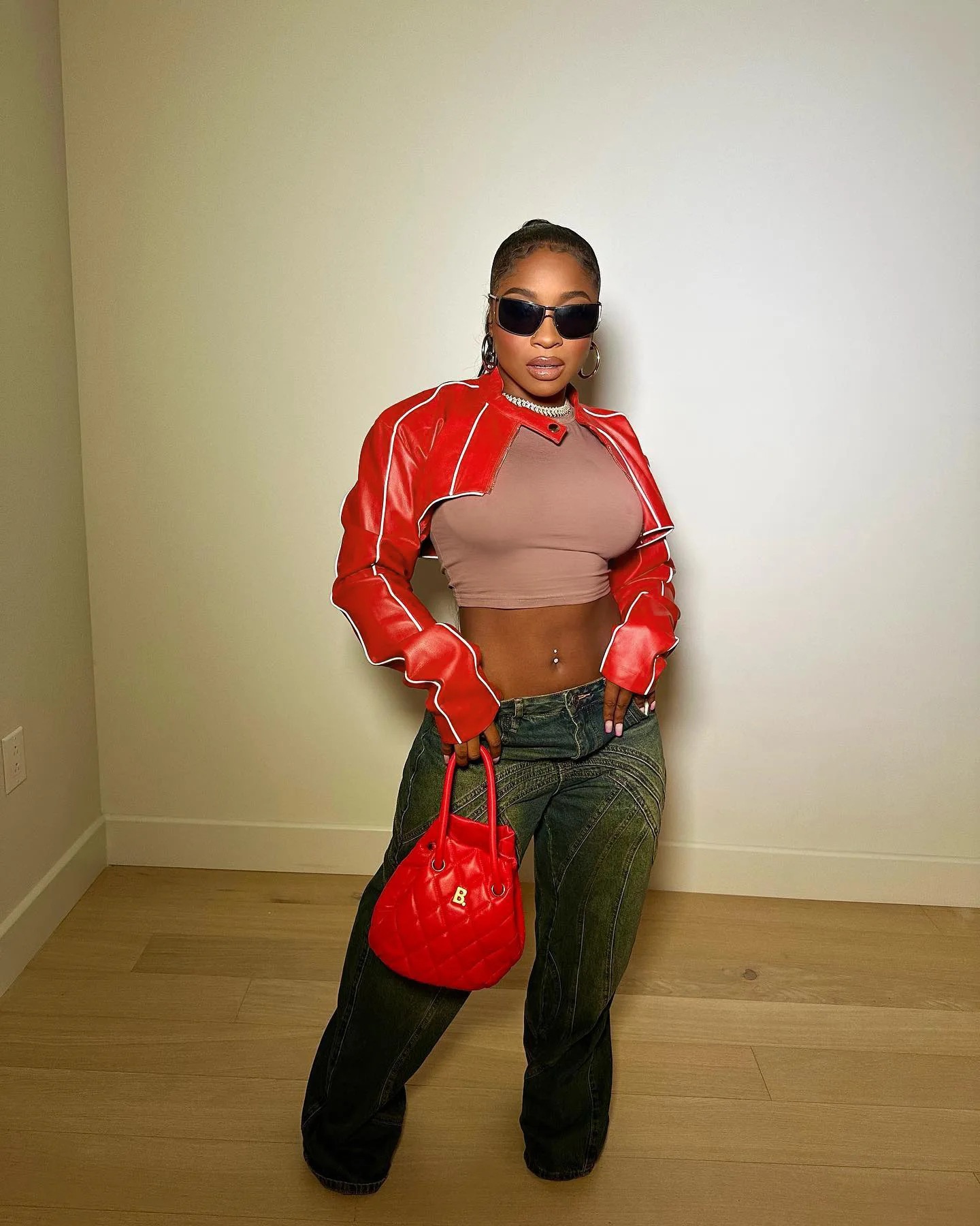 

Женское однотонное пальто с круглым вырезом и длинными рукавами