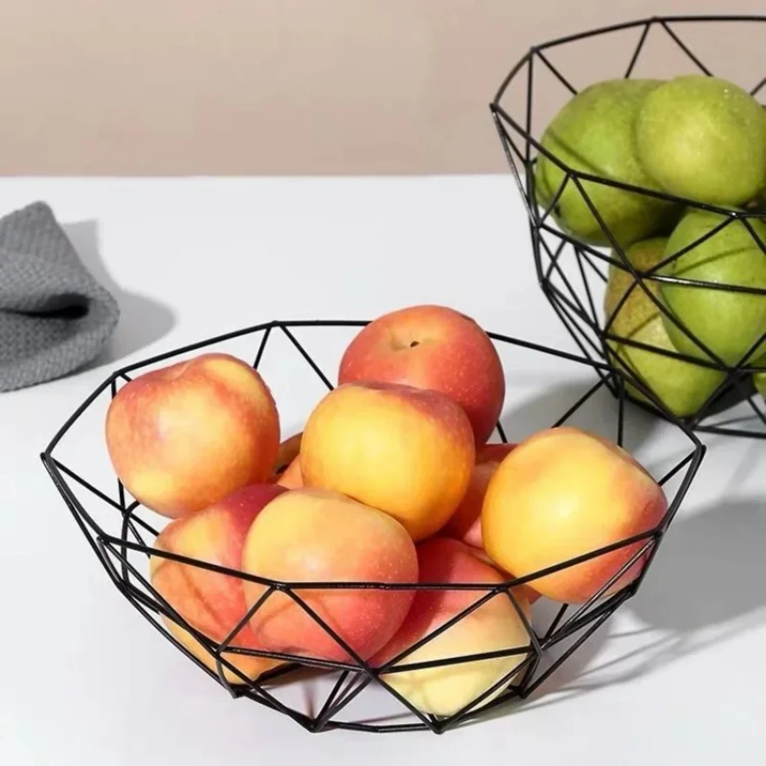 Simple Modern Iron Fruit Basket Fruit Container Bowl Creative Snacks Bread Drain Basket Table Snacks Display Tray