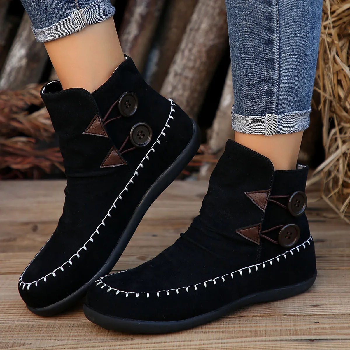 

Casual Women's Boots Autumn And Winter New Low-heeled Fashionable Outdoor Hiking Shoes One-leg Retro Stitching Sneakers