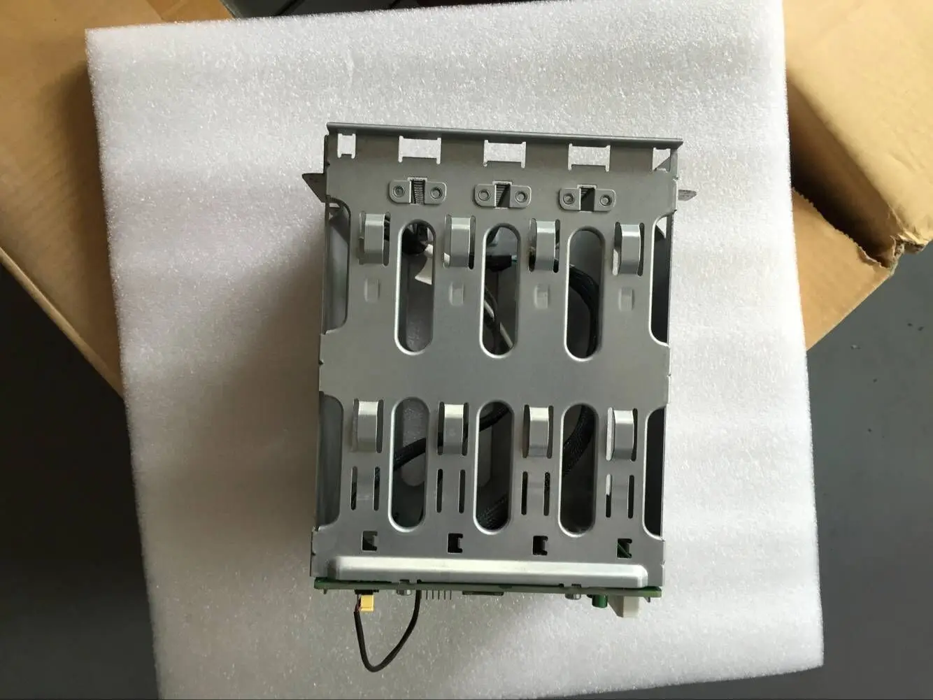 Для жестких дисков HP ML350G9 ML150G9 ML110 G9 ML30 G9 765754-001 674790-002 686745-002 4-LFF GEN9 4 ящика с кабелем SAS
