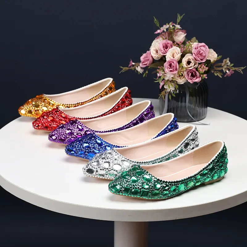 

Женские туфли на плоской подошве, с инкрустацией стразами