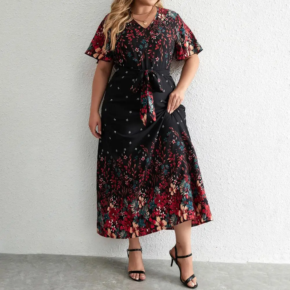 Рисунок 5 - Женское платье с поясом и V-образным вырезом