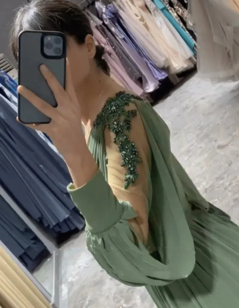 Green Chiffon A-Line Prom Dresses V-Neck Long Puffy Sleeves Beaded Evening Gown for Wedding Side Slit Celebrity Party Gown