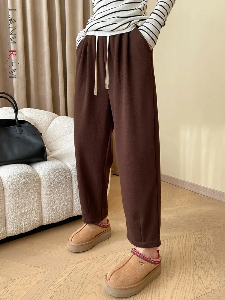 

[LANMREM] Drawstring Thick Warm Pants For Women Solid Elastic High Waist Casual Loose Female Trousers 2023 Winter New 26D7652