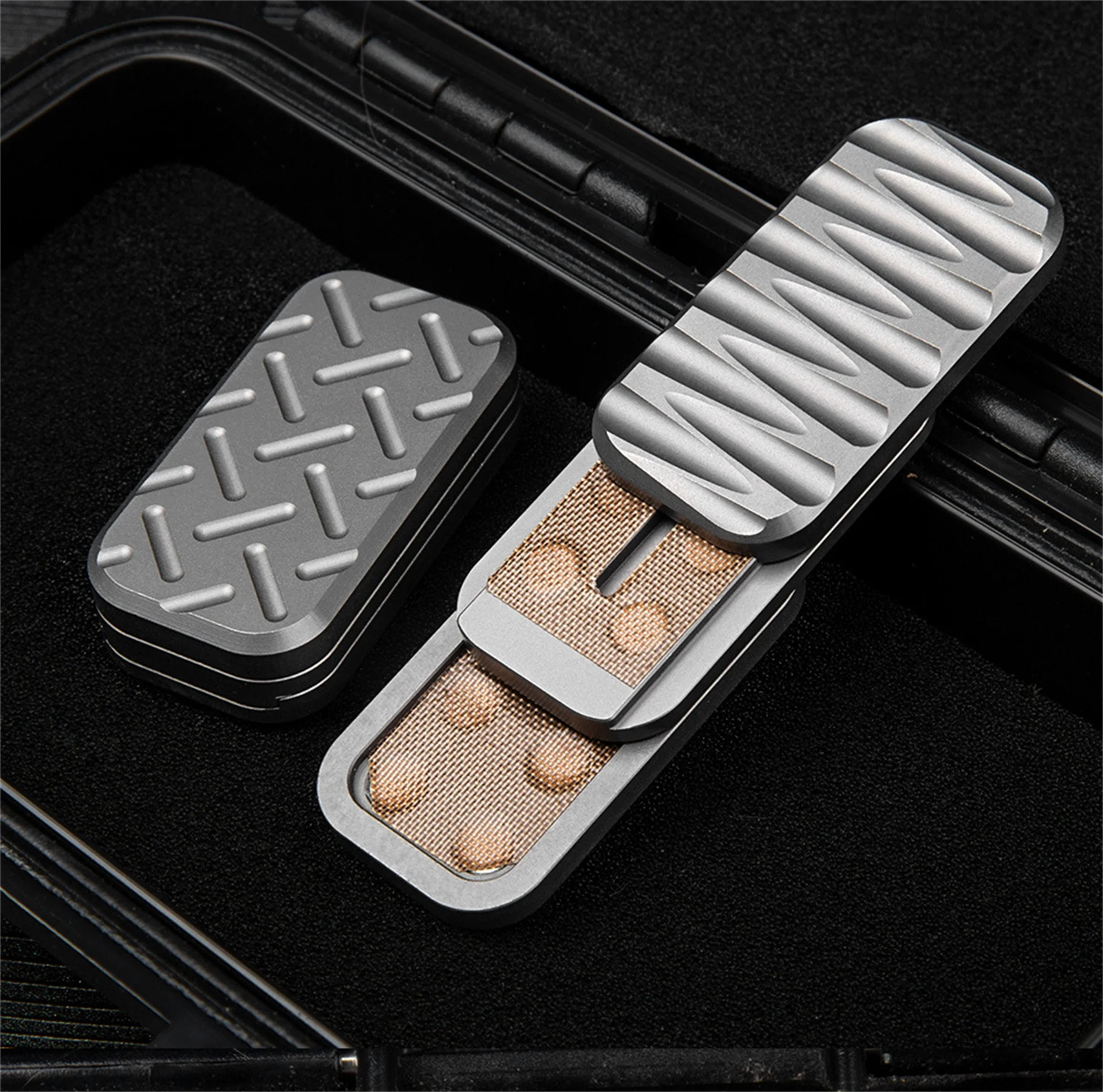 

Titanium alloy Fidget Slider EDC Fingertip Toy Decompression Snapping Coin Fidget Spinner