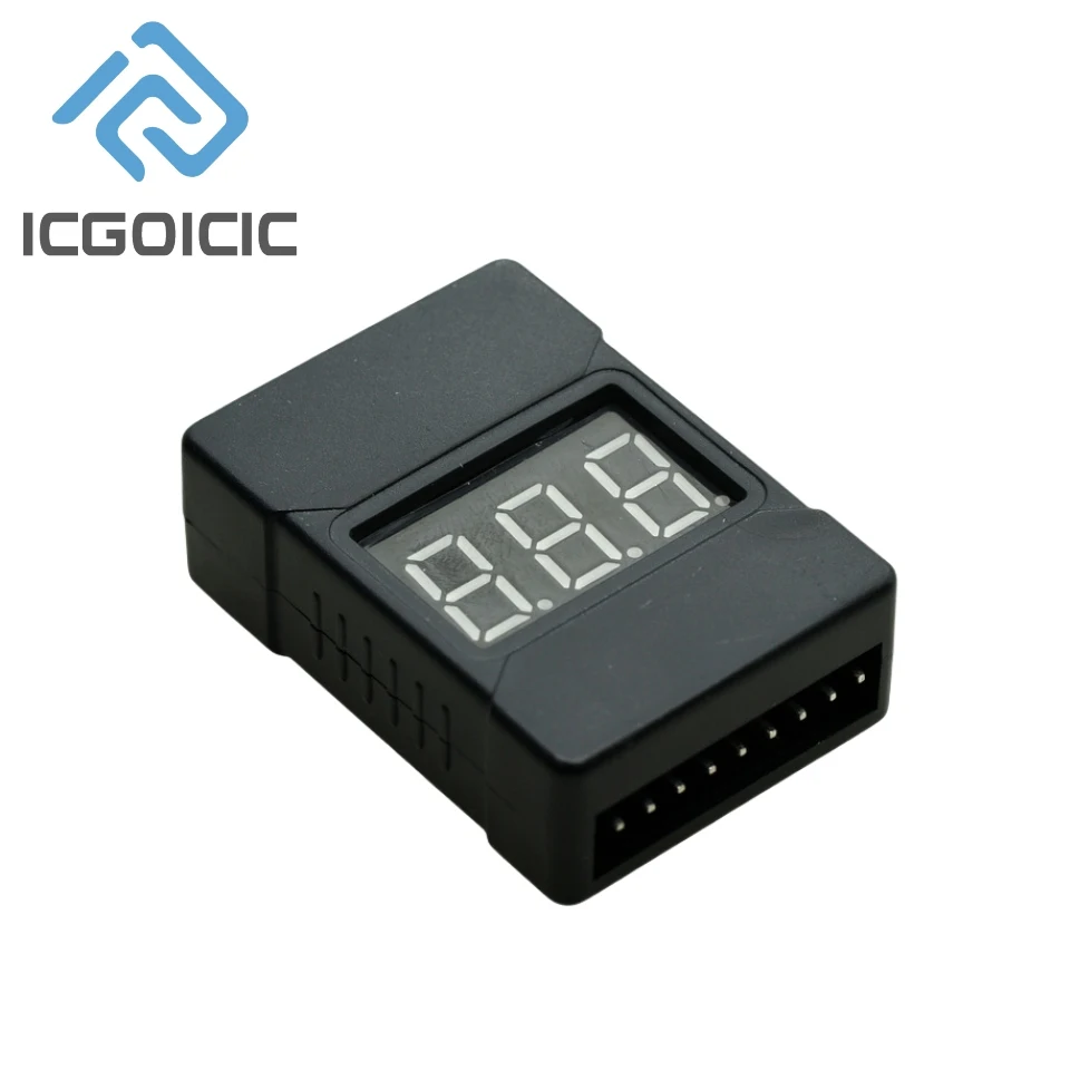 Testeur de Batterie LiPo 1-8S avec Alarme Basse Tension connecté à une batterie LiPo, vérifiant la tension de chaque cellule.