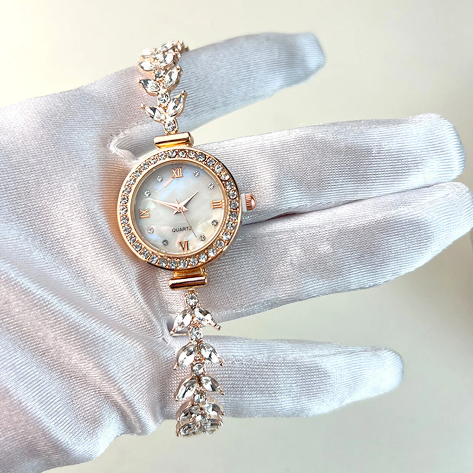 Women's Rhinestone Setting Watches Easy Read Round Rhinestone Quartz Wrist Watch for Outside Office Business Meeting 6