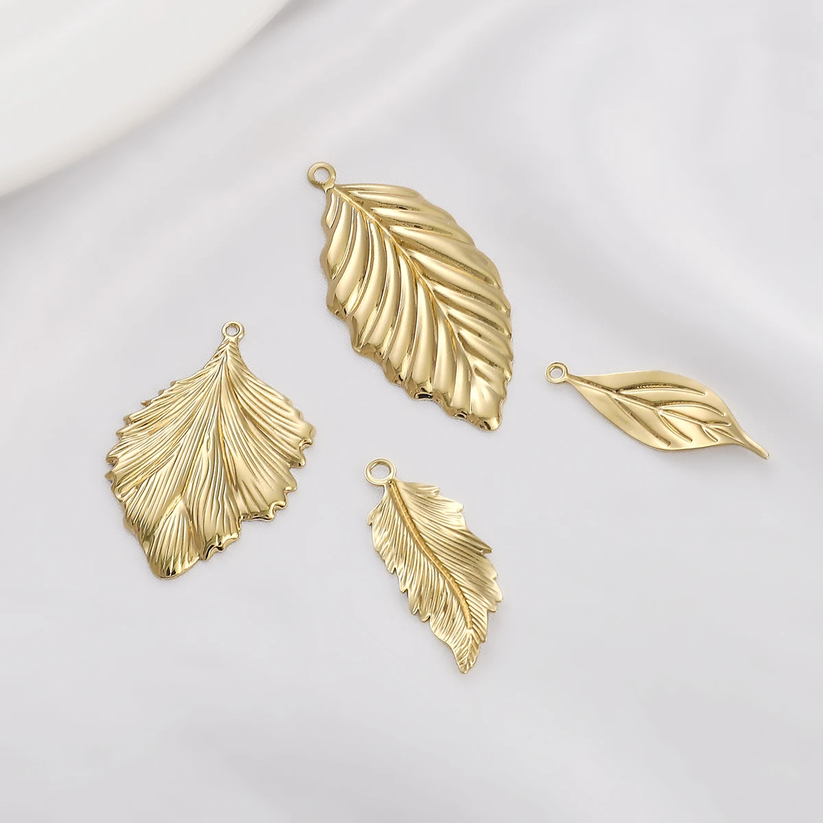 14K vergoldetes Zubehör hohler dreidimensionaler Blattanhänger DIY handgefertigtes Armband Kopfschmuck Anhänger Eardrop Charms