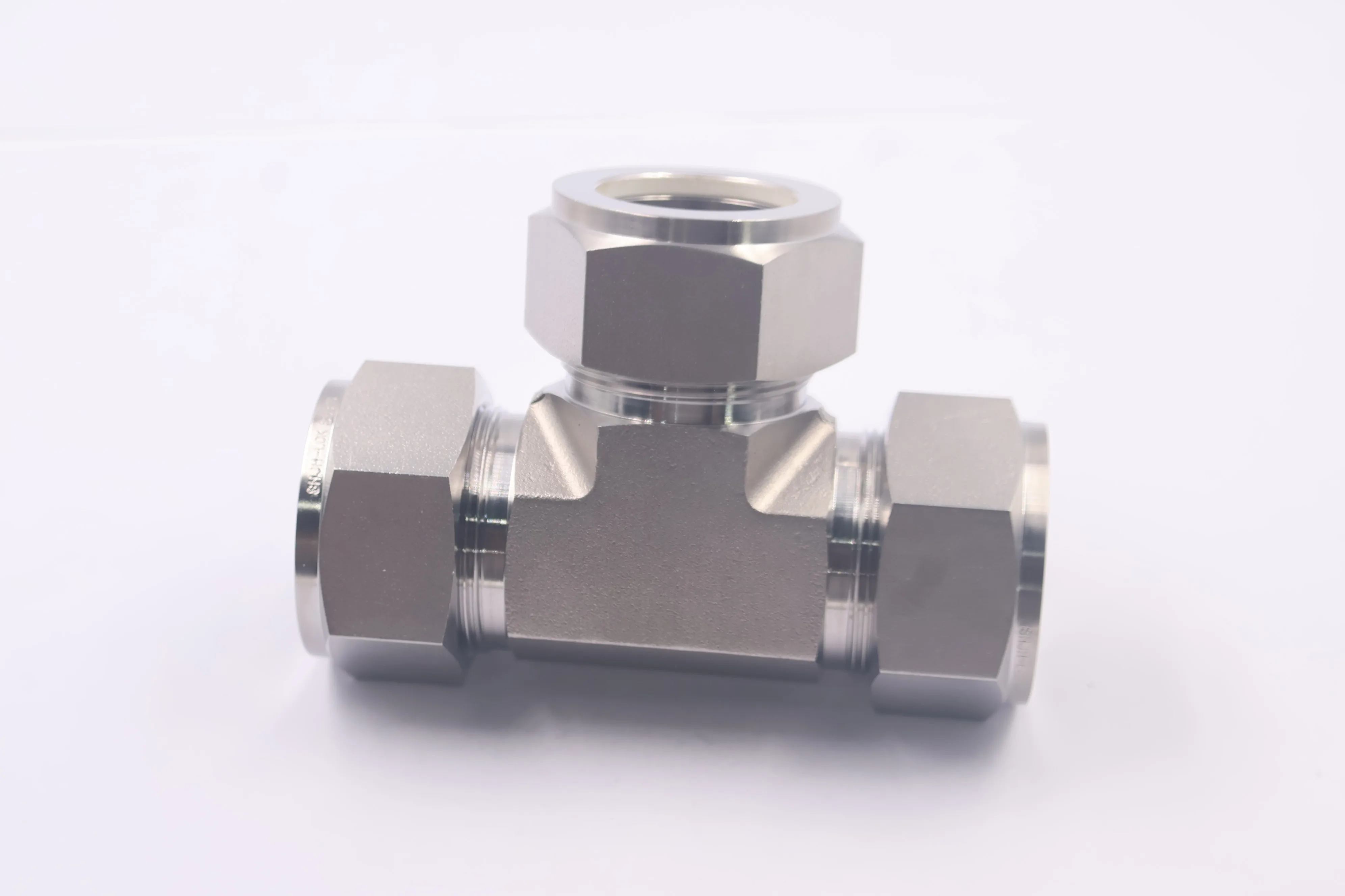SS-1610-3, Stainless Steel Tube Fitting, Union Tee, 1 in. Tube OD, Can Combination with Swagelok