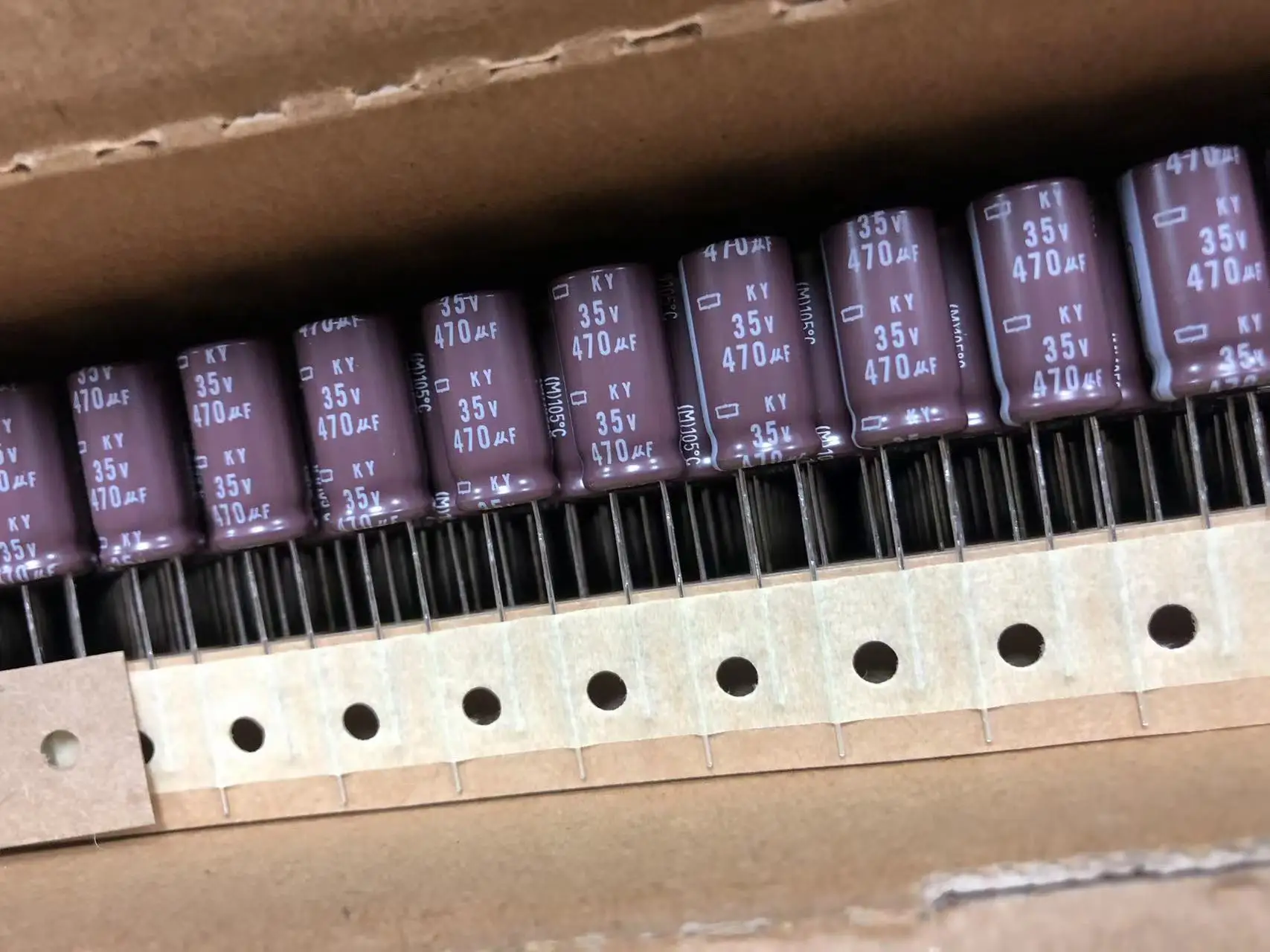 470uF 50Vcc condensatore elettrolitico SAMWHA RD 105°C(M) B5A PET basso ESR (lotto da n.100 pezzi 470uF 50Vcc condensatore elettrolitico SAMWHA RD 105°C(M) B5A PET basso ESR (lotto da n.100 pezzi