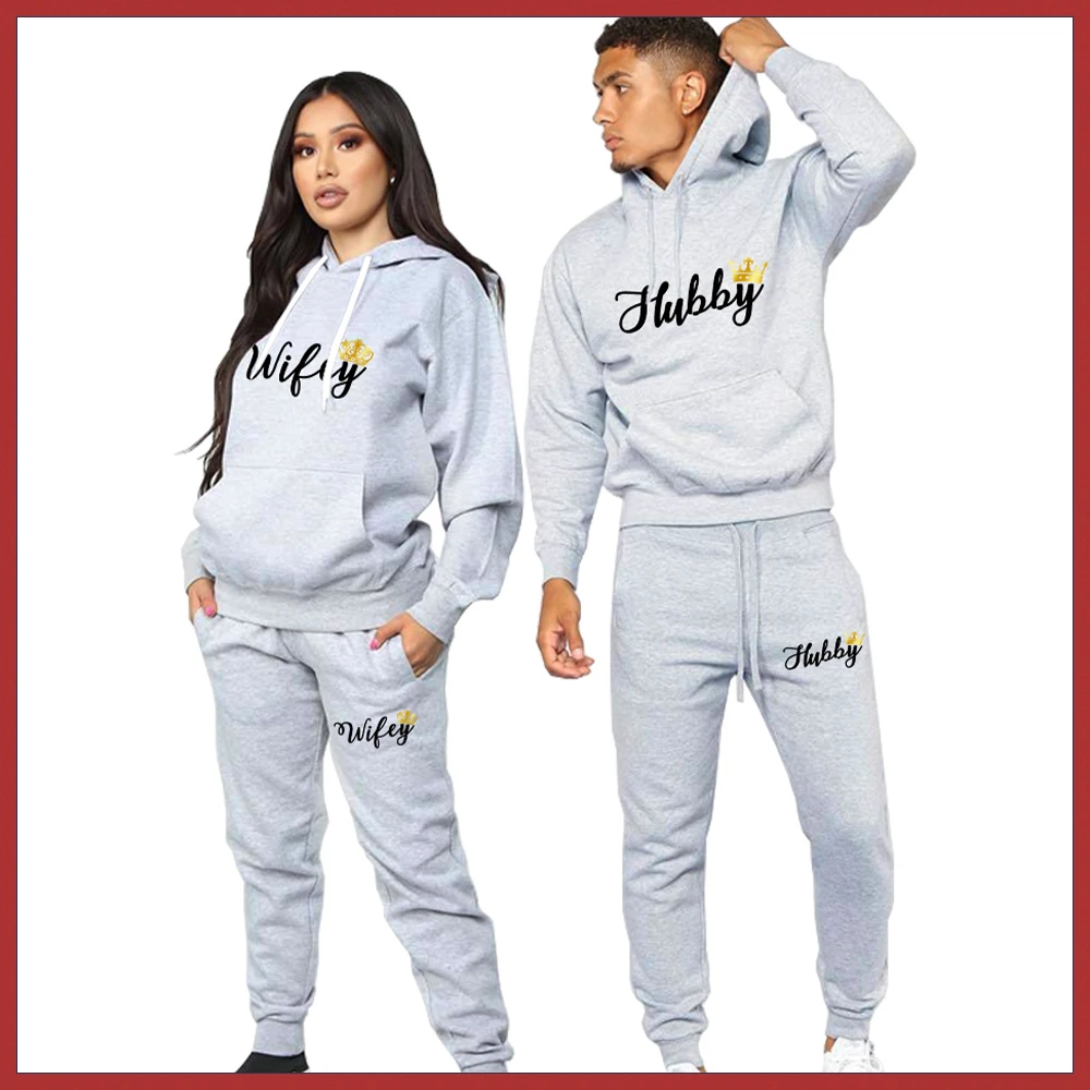 

Hubby Wifey Print Couple Set Solid Color Lovers Fleece Suit Casual Couples Hoodies Suits Couples Gift Men Women Tracksuit