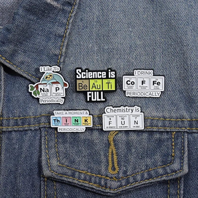 

Химические элементы, прилегающие буквы, брошь, персонализированный дизайн, значок из необычного сплава, фиксированное украшение