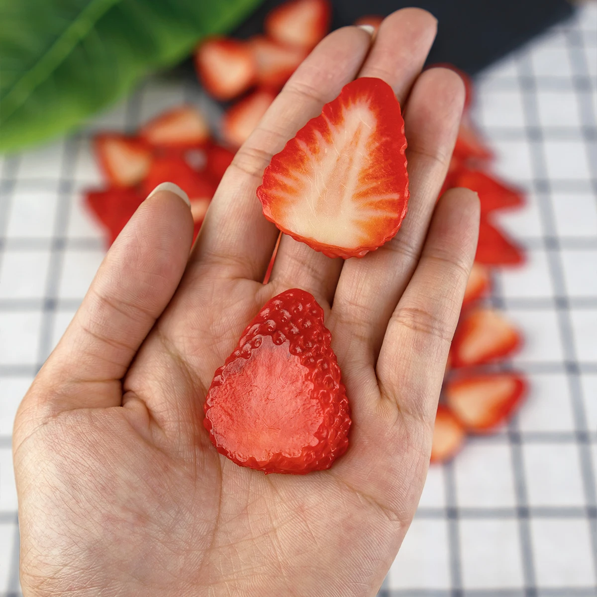 Artificial Strawberry Slices PVC Strawberry Slice Prop Fake Fruit Kid's Toys Lifelike Fake Fruit Display Table Decoration