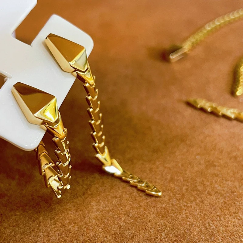 Aazuo 18K Pure Yellow Gold None Stones Fashion Animal Snake Stud Earring Gifted For Girl Birthday Party Fine Jewelry