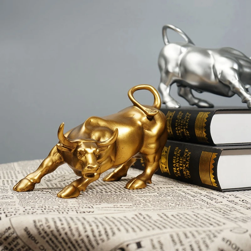 Wall Street Bull Statua Ornamento Borsa Mercato Mascotte Golden Ox Scultura Nordic Animal Resin Figurine Home Office Decoration
