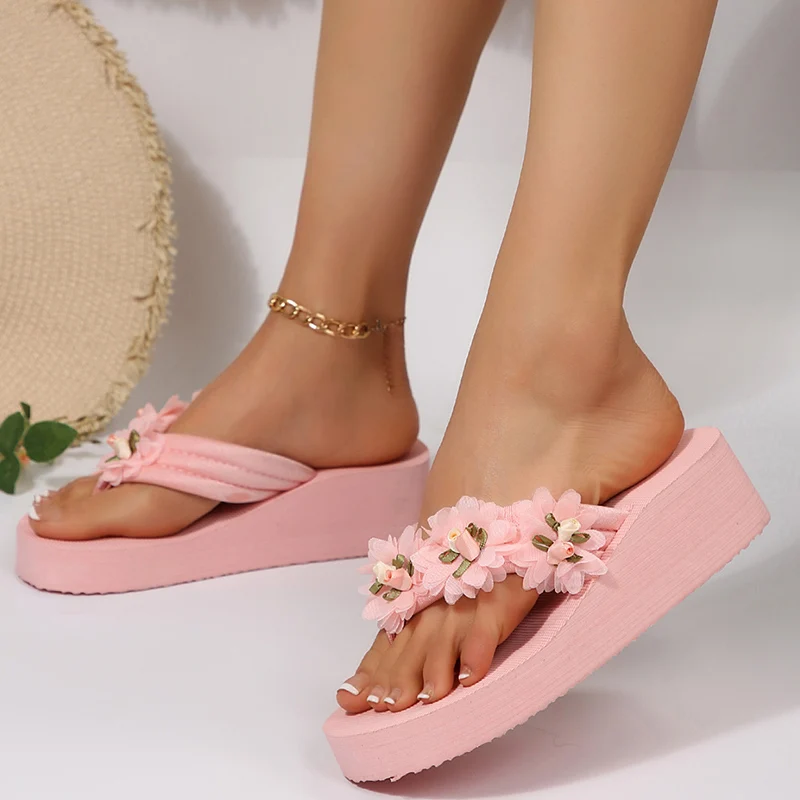 2025 Flowers Decor Wedges Flip Flops Women Lightweight Thick Sole Pink Slippers Woman Comfortable Beach Vacation Sandals Female