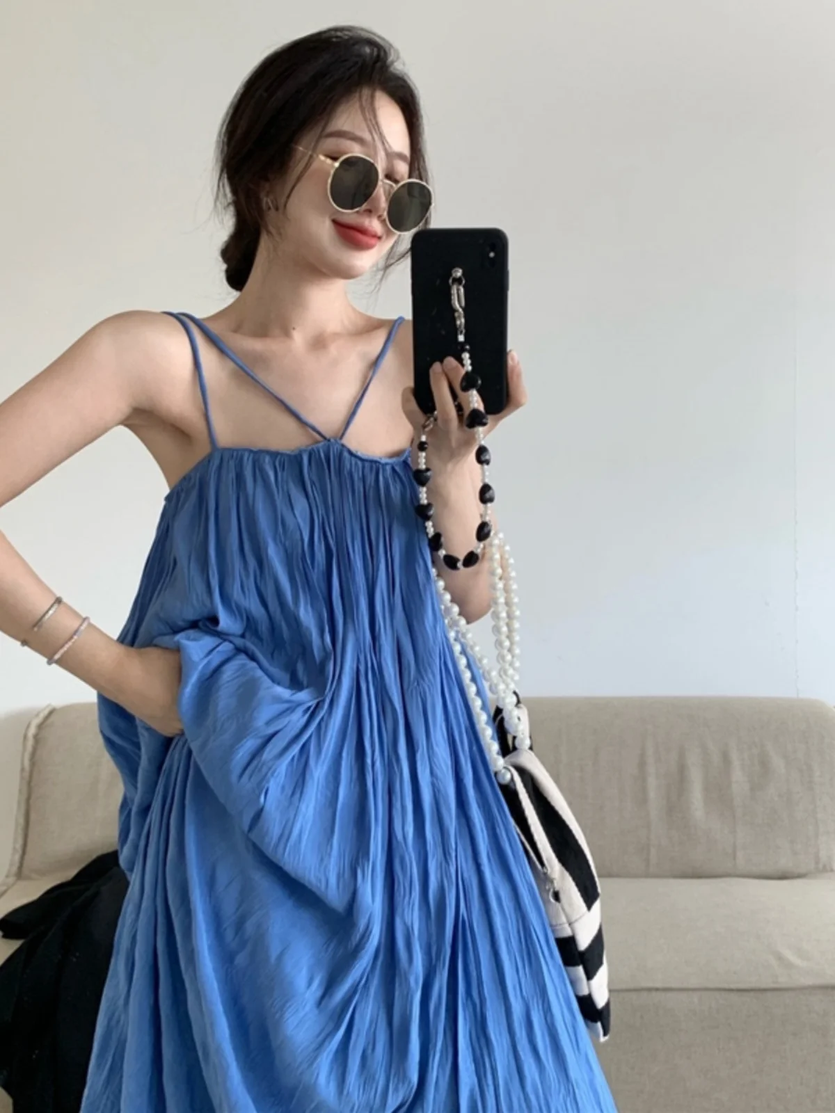 

Женское летнее пляжное платье на бретельках