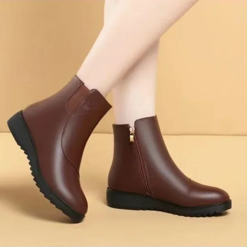 Winter Boots Women 2023 New Cold-proof and Warm Mother's Shoes Wedge Platform Casual Short Boots Fashion Round Toe Snow Boots