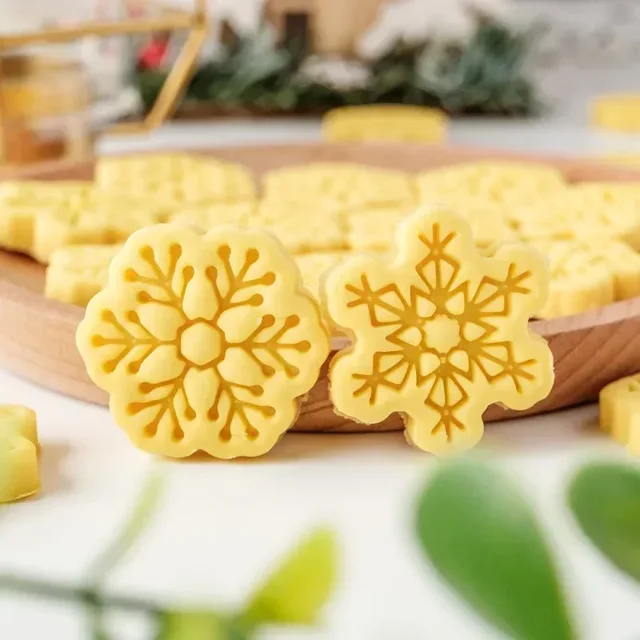 Mini Christmas Snowflake Cookie Cutters Plastic Fondant Biscuit Embossing Stamp Molds DIY Baking Supplies Kitchen Accessory Tool 3