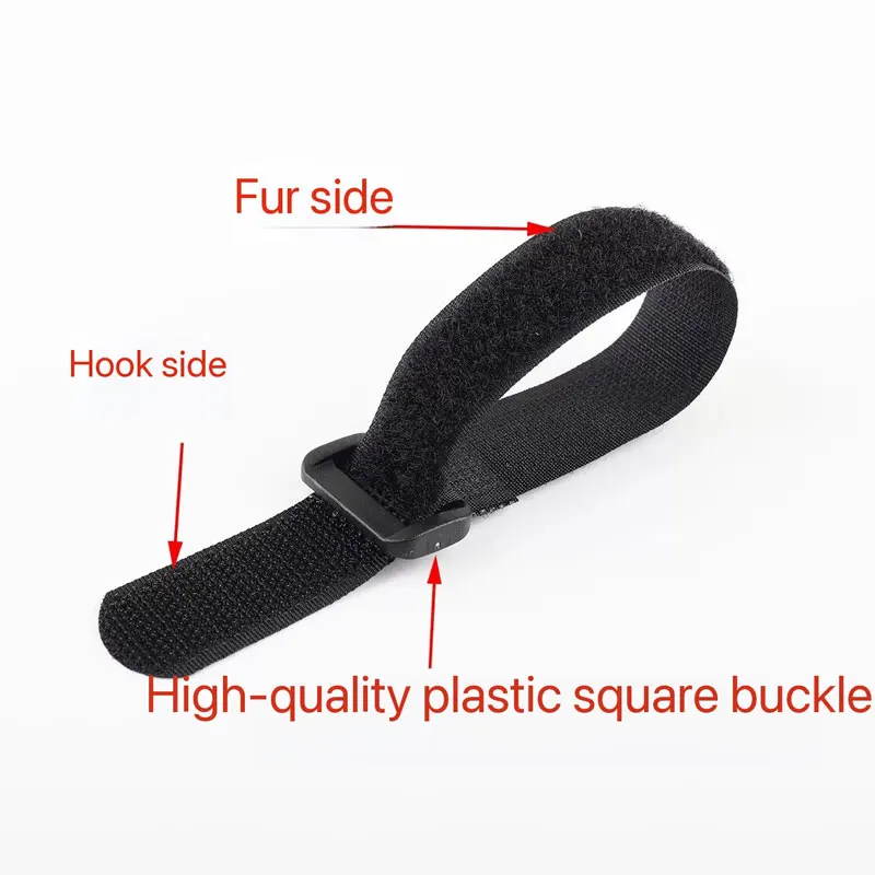 Sangle Velcro 20cm enroulée autour d'une batterie de drone, fixation sécurisée