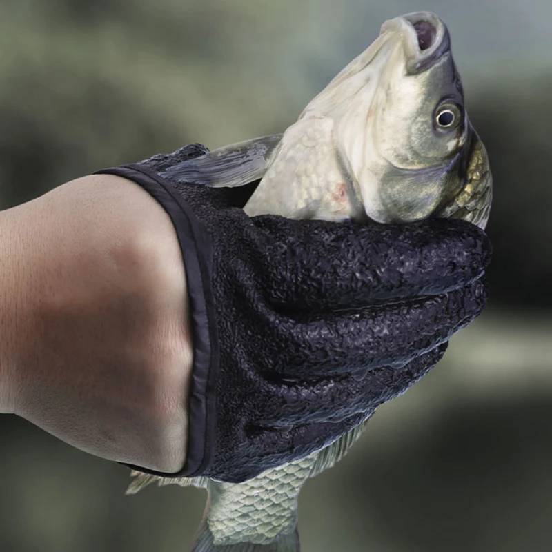 Fishing Gloves 1pcs Latex Puncture Scrapes Fish Catching Gloves with Magnet