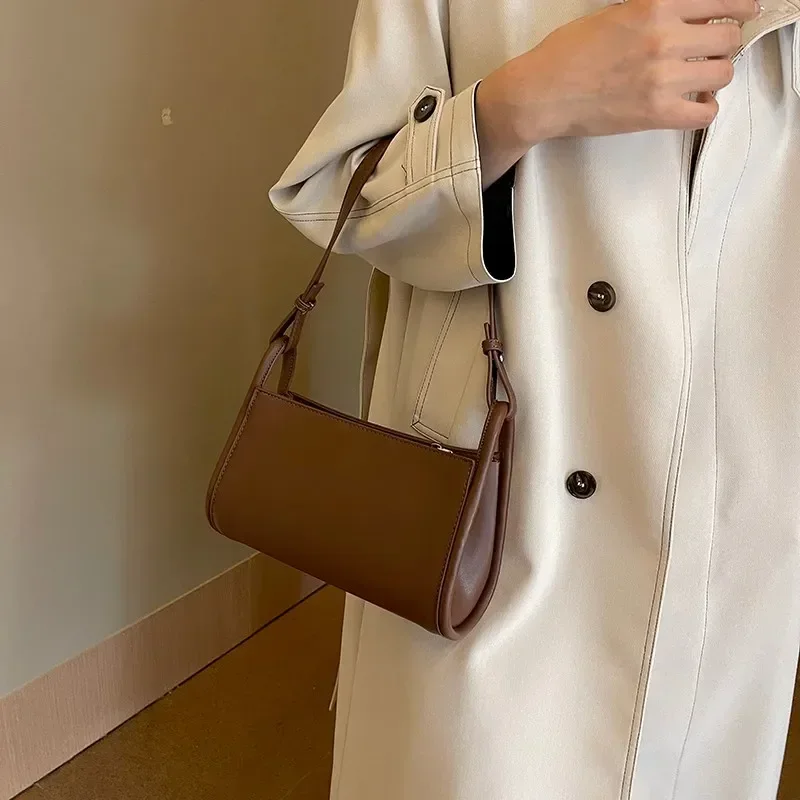 thumbnail image 1 of Nuevos bolsos cruzados de PU de color sólido con cremallera para mujer, bolsos cuadrados pequeños simples de lujo ligeros, bolsos de hombro casuales de moda 2024, 1 of 5