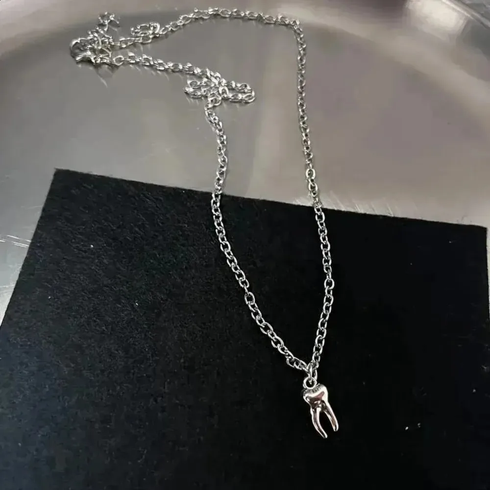 Y2K Punk Spiral Heart Star Tooth Pendant Necklace Set Silver Tone Chain Necklaces for Women E-girl Grunge Aesthetic 4