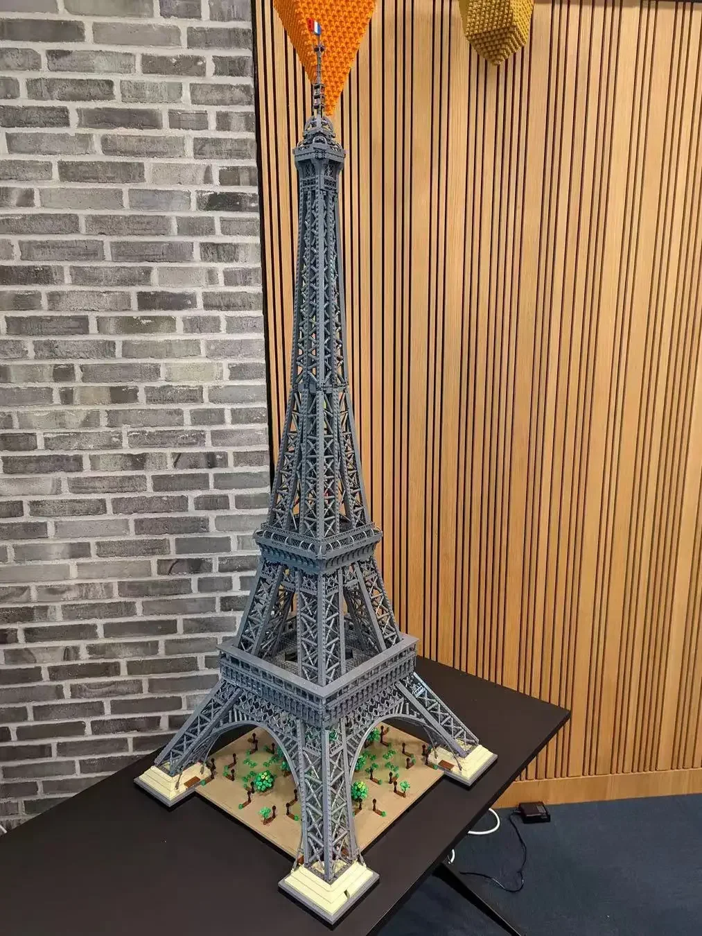 2024 New Eiffel Tower 10307 10001Pcs Paris Architecture Model Building Block Bricks Kit Giocattoli Per Bambini Set Regalo Di Compleanno
